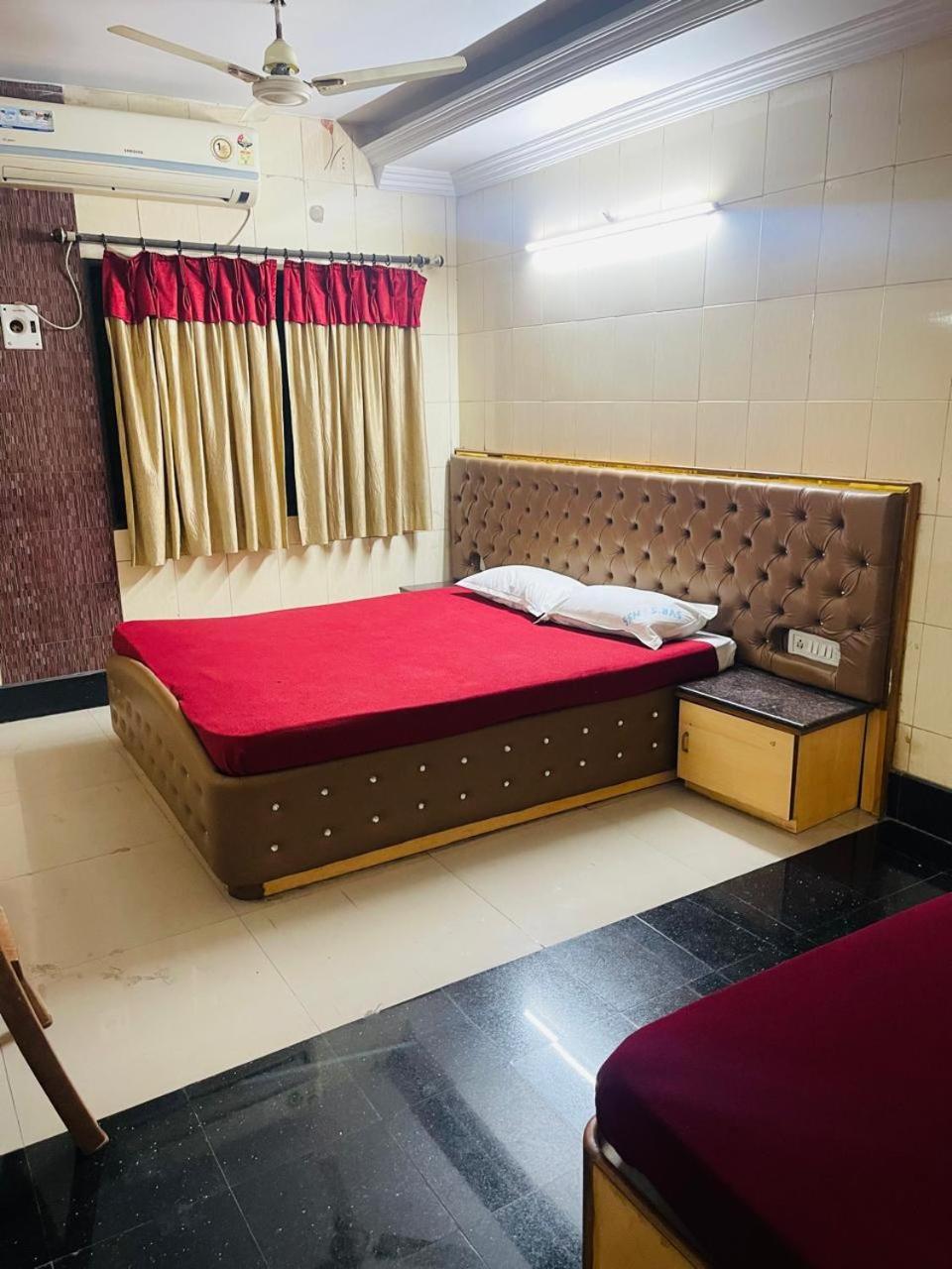 Sai Samrat Hotel シルディ エクステリア 写真